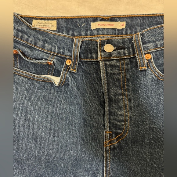 Levi’s Wedgie Straight Premium Jeans - Picture 2 of 6